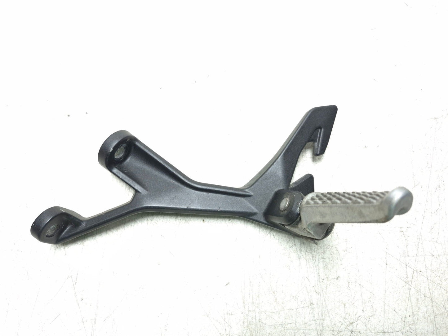 2019 Kawasaki Z400 Er400d Rear Footrest Left & Right Pair OEM