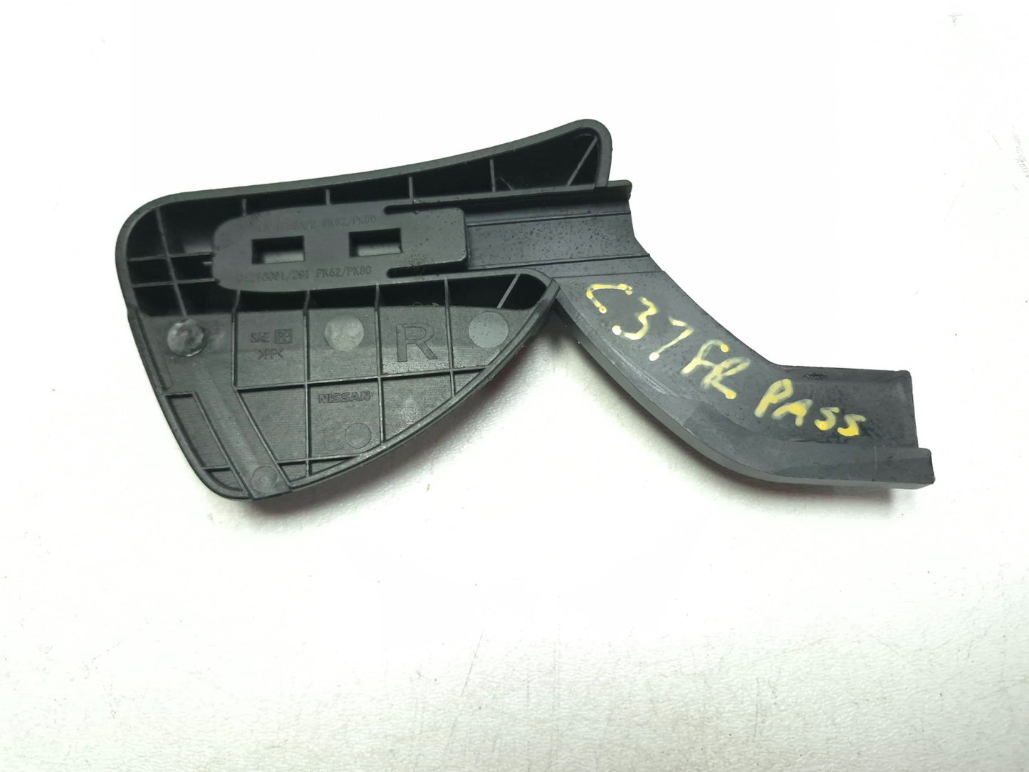 2011 Nissan Juke Seat Side Trim Front Passenger Side Right OEM