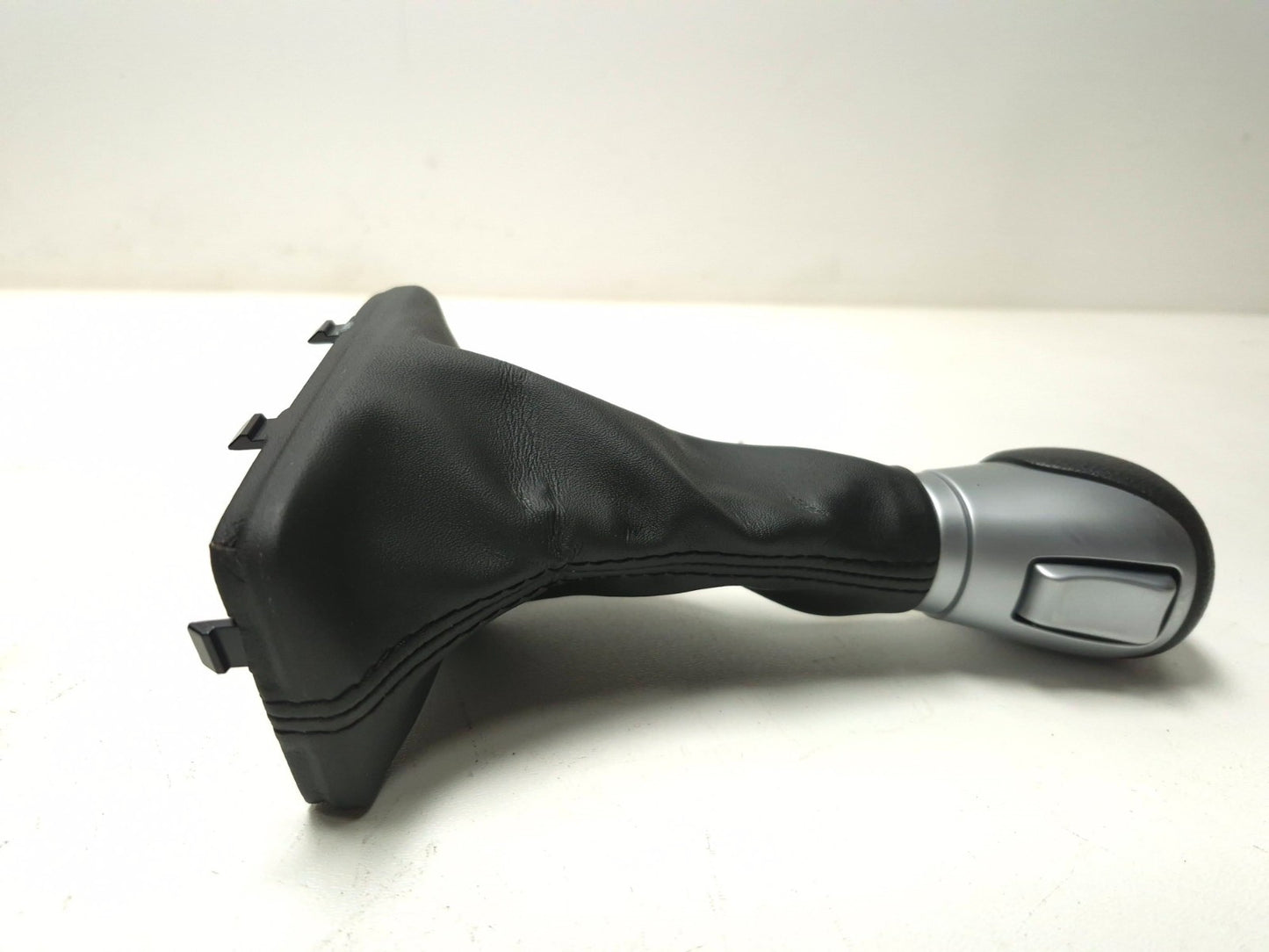 2019 Hyundai Kona Gear Shifter Knob W/ Trim Leather OEM