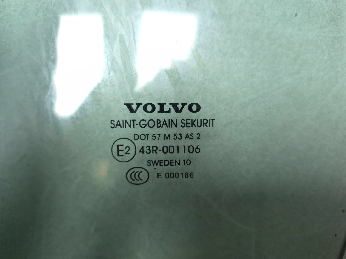 2011 Volvo S40 Front Door Window Glass Driver Side Left OEM