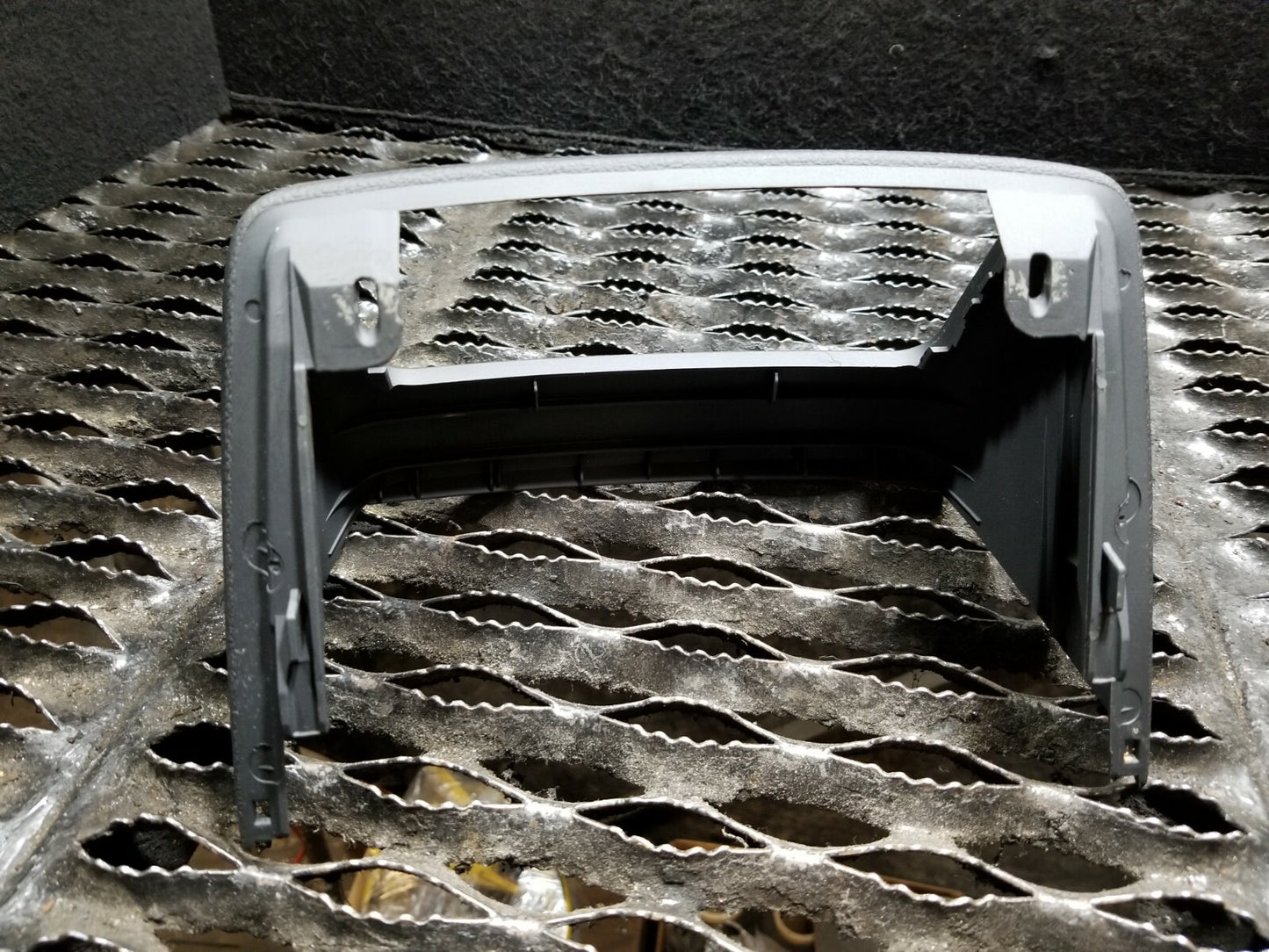 11 12 13 14 15  Audi Q7 Rear Center Console Air Vent Trim Panel OEM 87k Miles