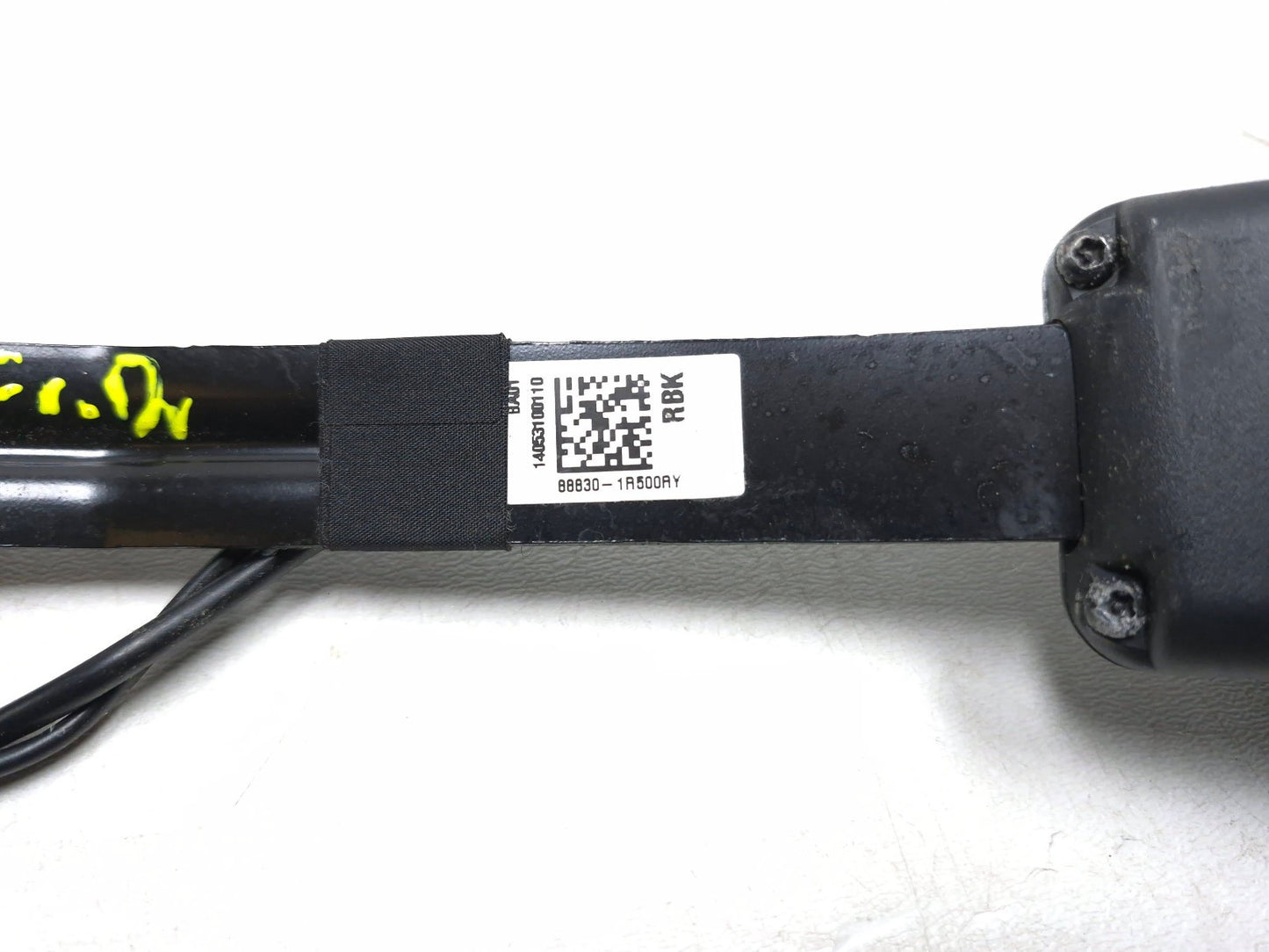 2014 Hyundai Accent Front Left Driver Seat Belt Buckle Latch OEM