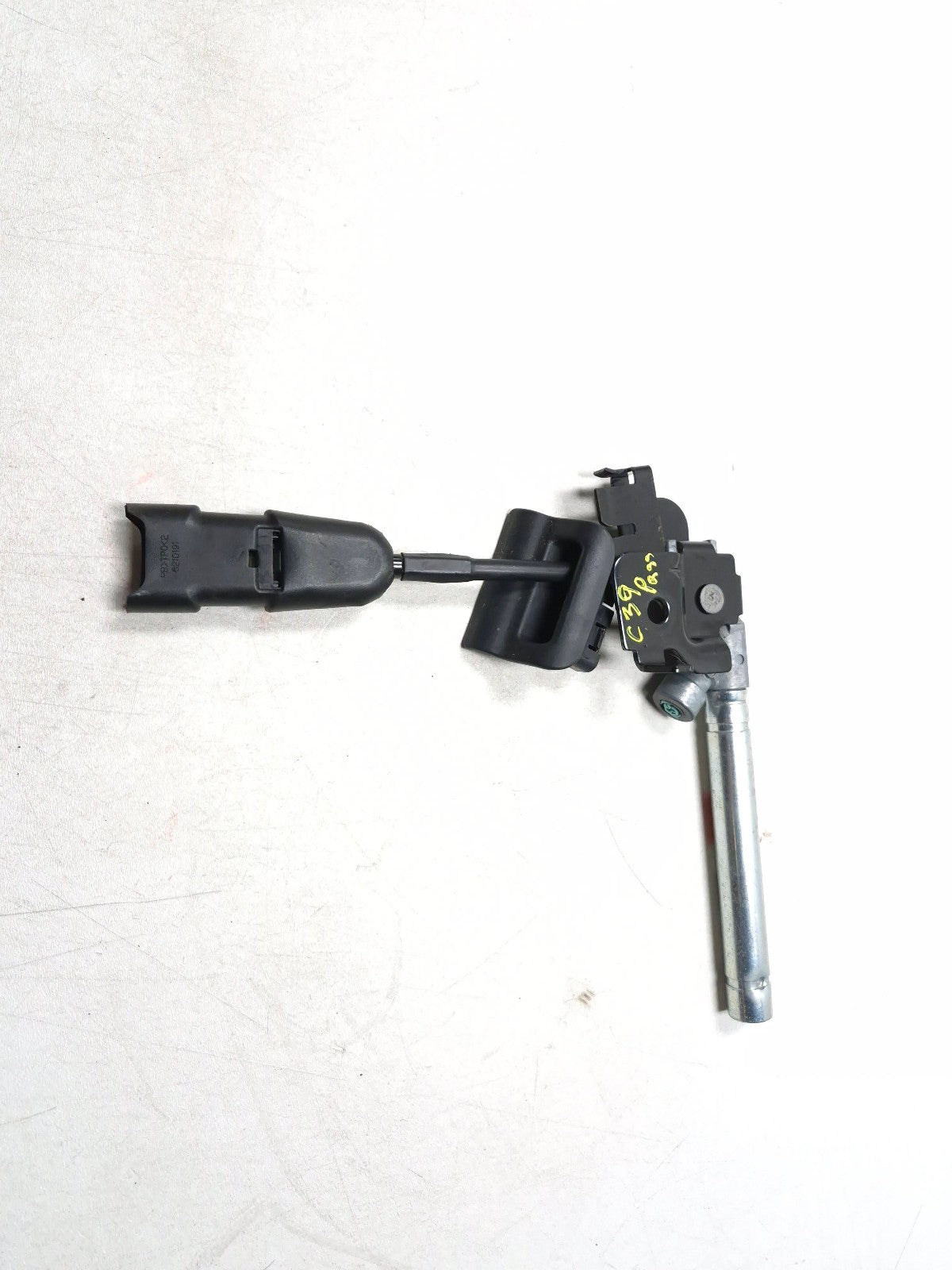 2014 Hyundai Accent Seat Belt Buckle Latch Front Passenger Side Right OEM