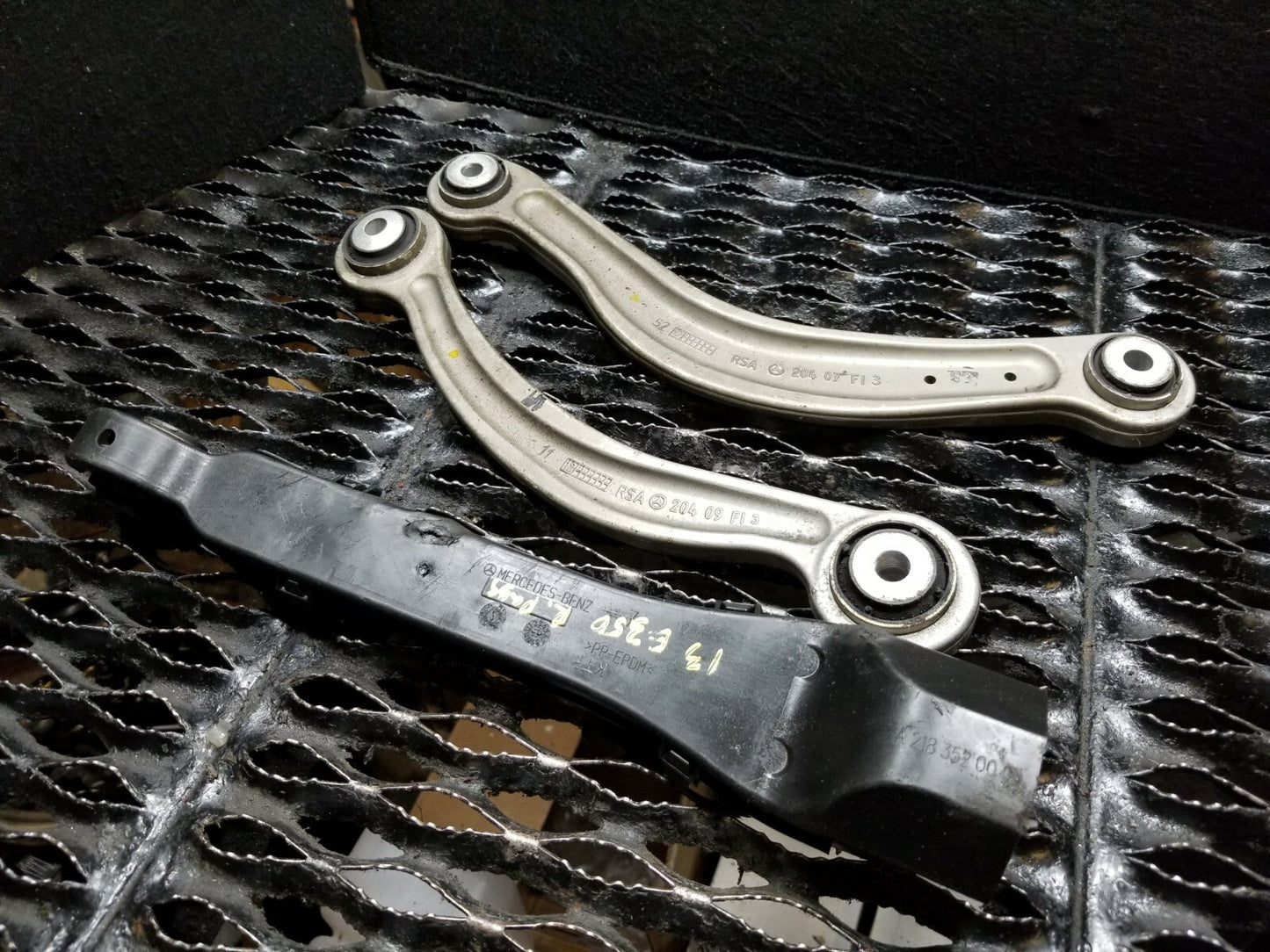 2013 Mercedes E350 Rear Passenger Control Arm 3pcs OEM