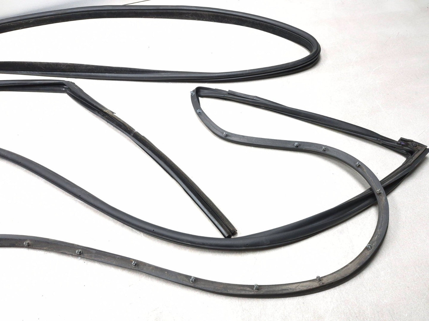 2018 Chrysler 300 Front Right Passenger Door Weatherstrip Seal 3pcs OEM