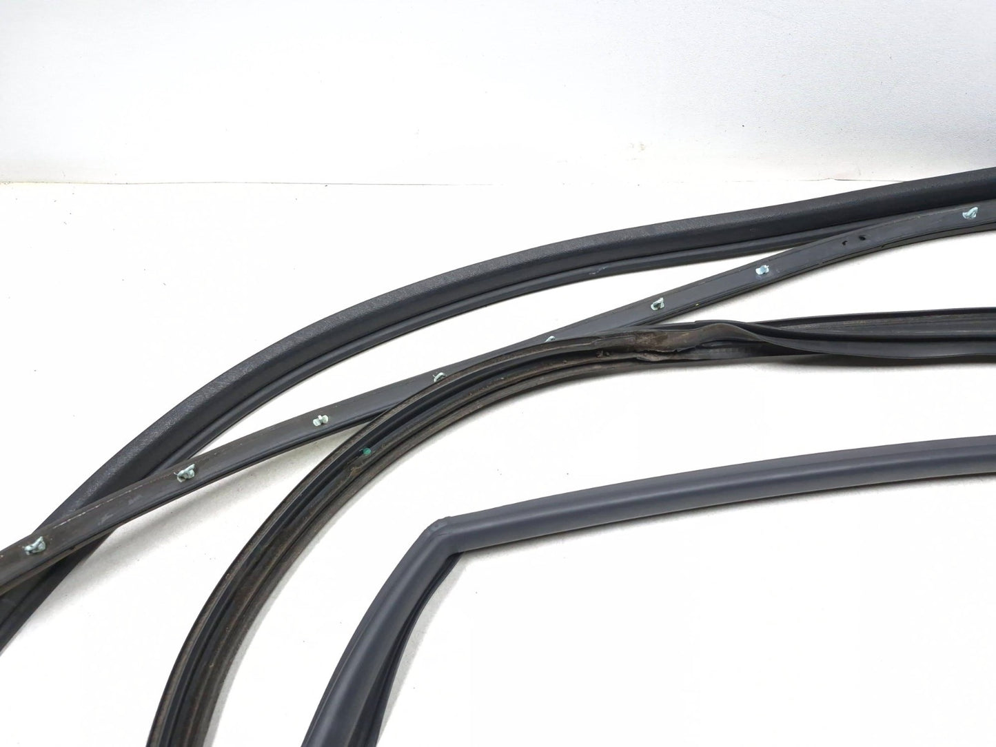 2007 Saab 9-5 Aero Front Passenger Door Weatherstrip Seal Kit OEM