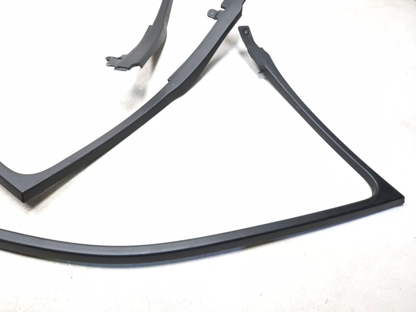 2018 Chrysler 300 Door Window Frame Opening Molding Trim Front & Rear 4pcs OEM