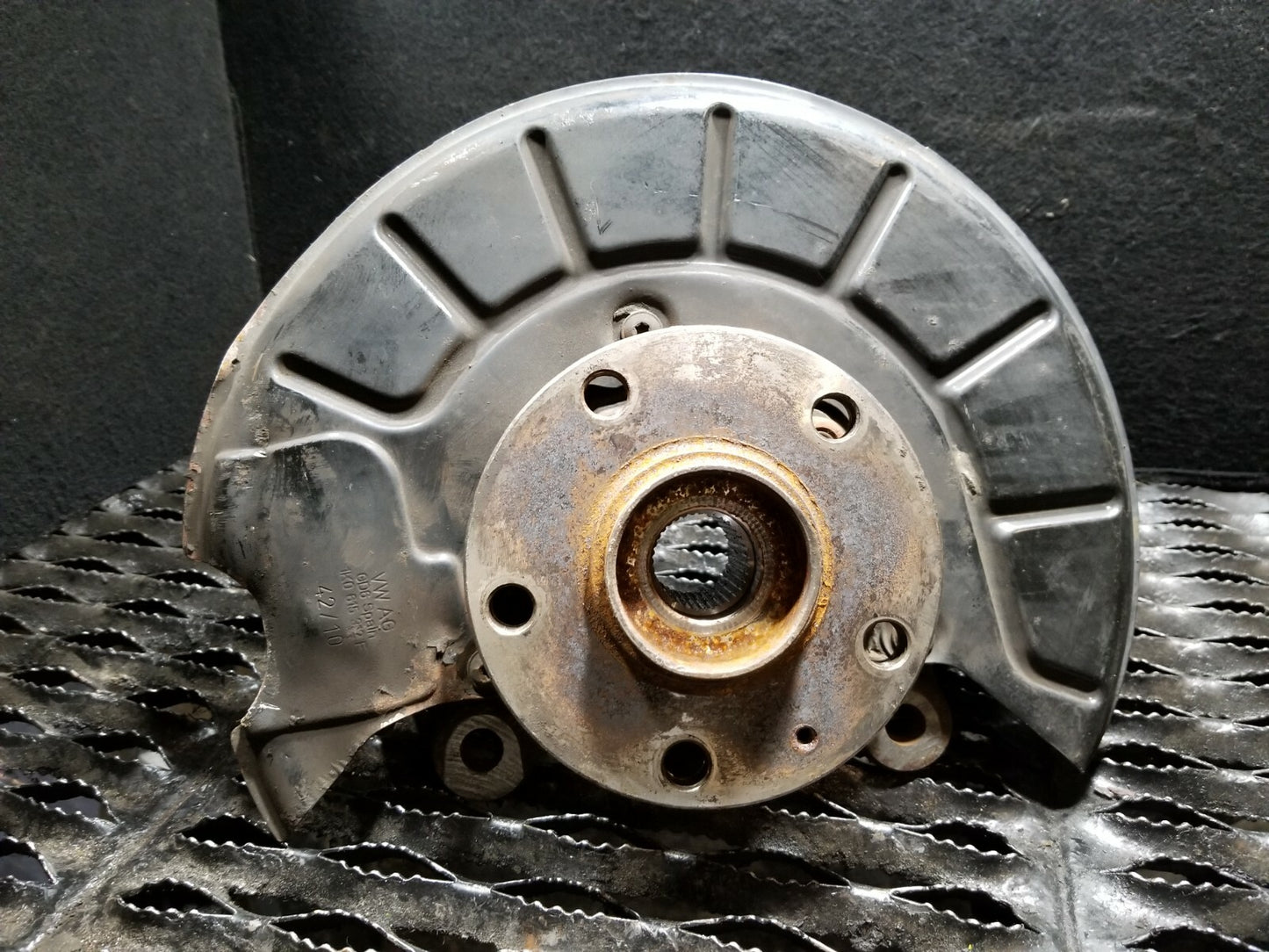 2011 Volkswagen Golf GTI Front Spindle Knuckle Wheel Hub Passenger Side OEM