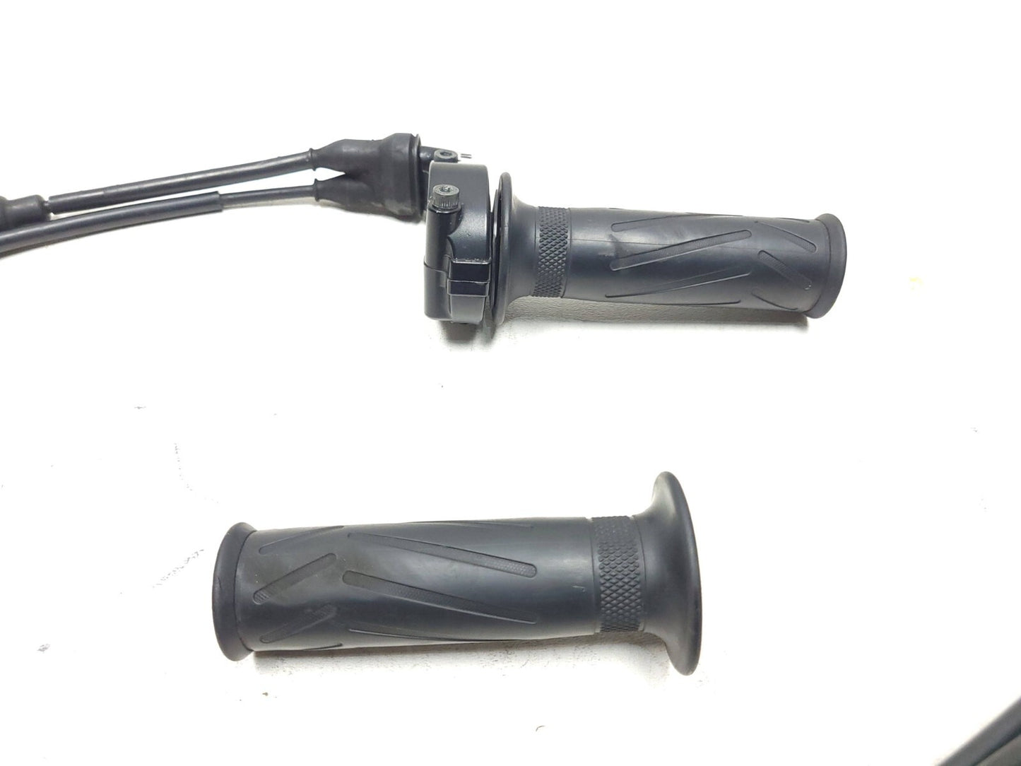 2014 - 2017 Yamaha Fz09 Handlebar Grip Left & Right OEM