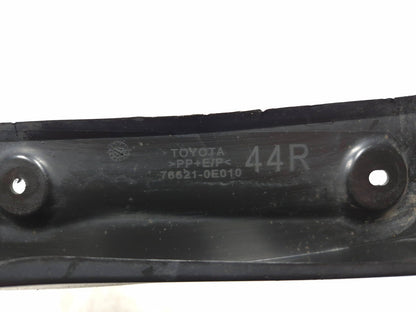 2017 Toyota Highlander Front Fender Mud Guard Passenger Side Right OEM