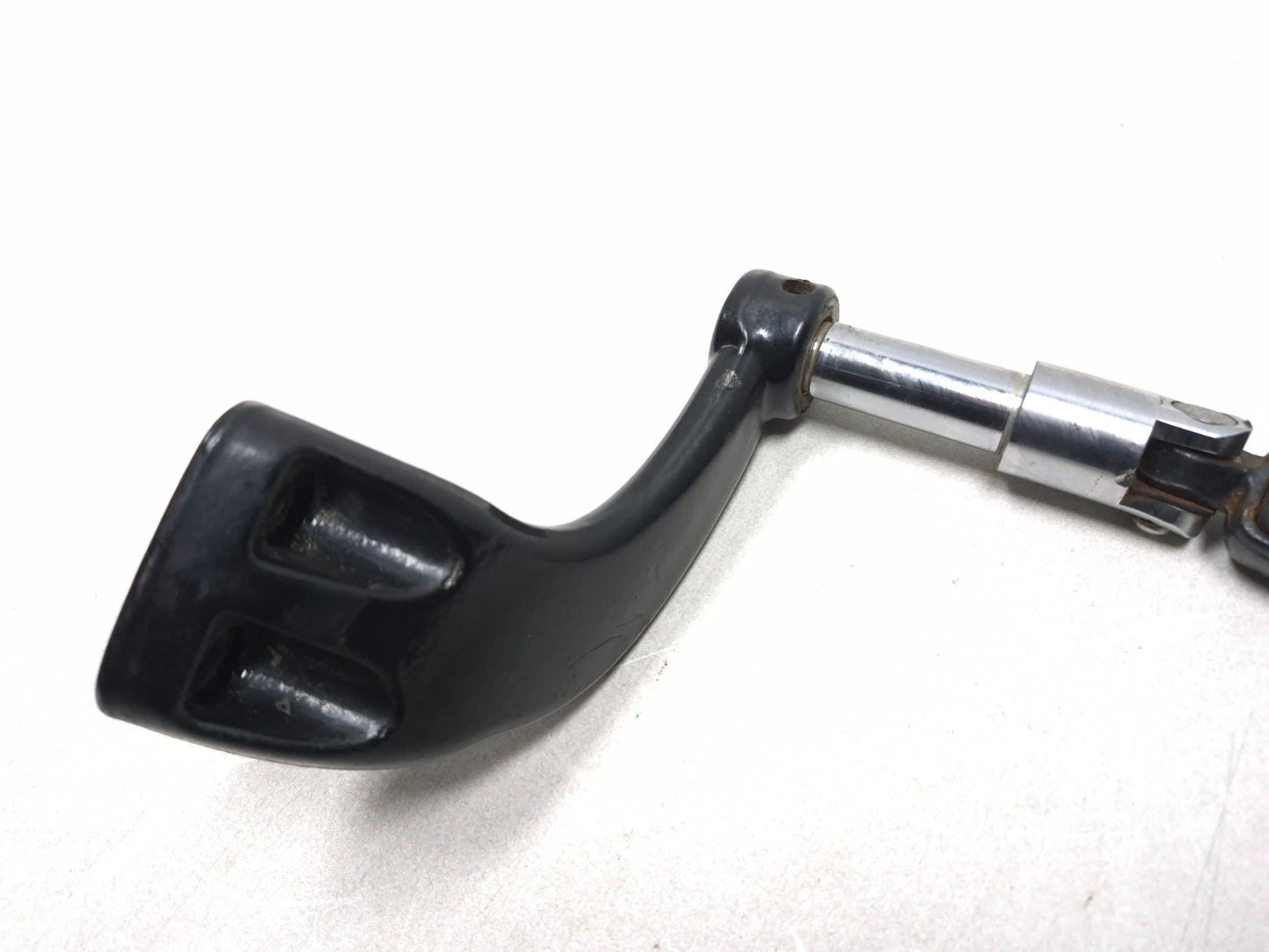 2009 Harley-davidson Sportster Xl883l Left Foot Peg & Mount Bracket OEM