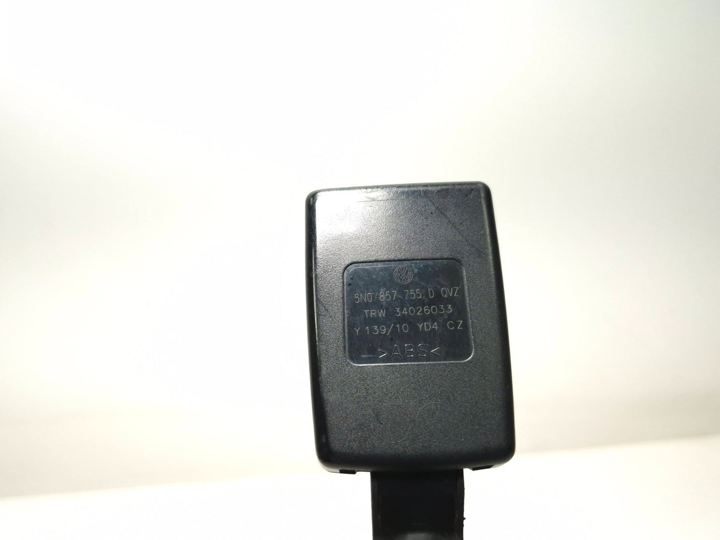 2011 Volkswagen Tiguan Front Seat Belt Buckle Left & Right OEM