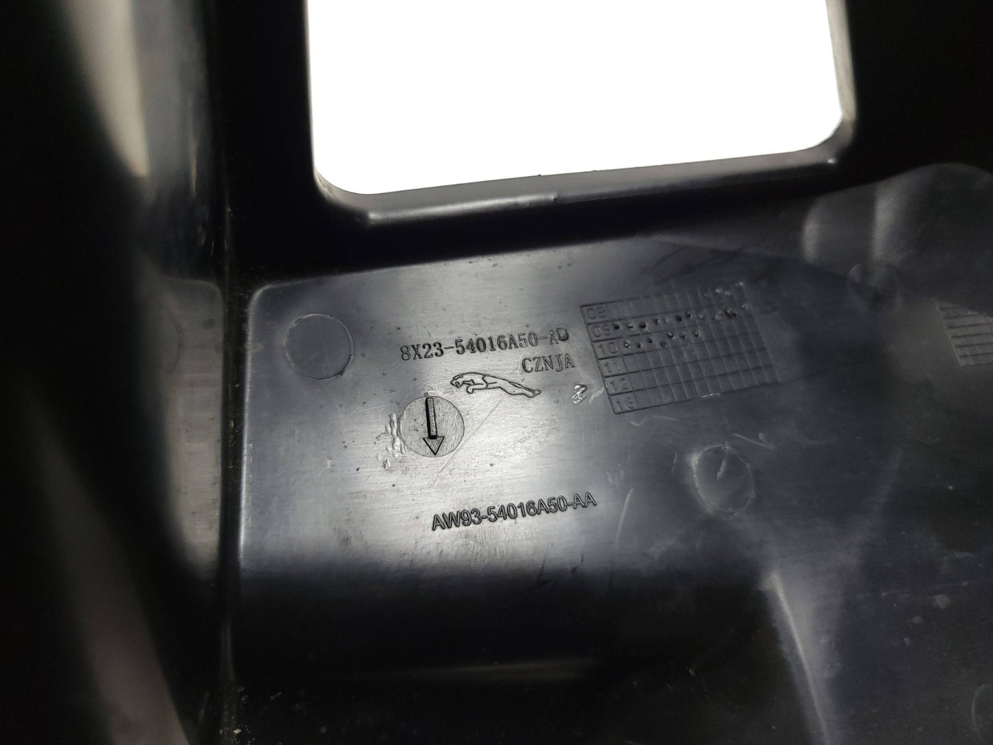 2010 - 2015 Jaguar XJ Engine Cover Passenger Side Right OEM