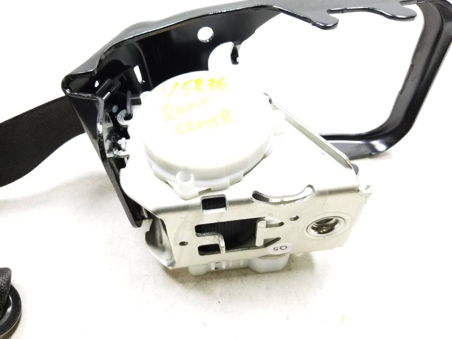 10-16 Mercedes W212 E350 Rear Center Seat Belt Retractor OEM