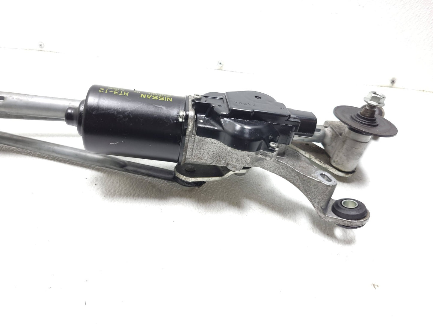 2014 Infiniti Windshield Wiper Motor W/ Linkage OEM