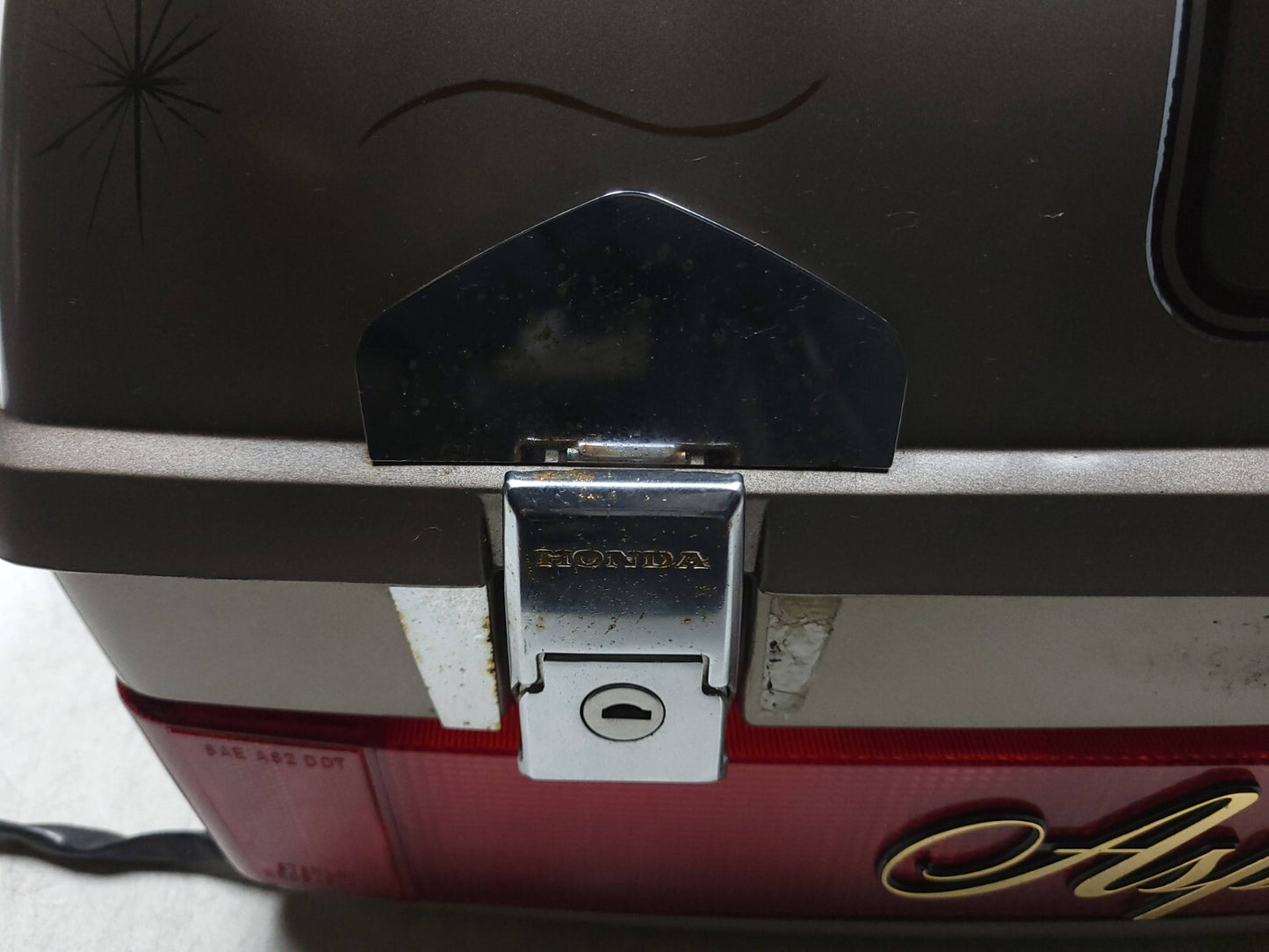 1984 - 1987 Honda Gl1200 Goldwing Rear Seat Back W/ Luggage Case OEM