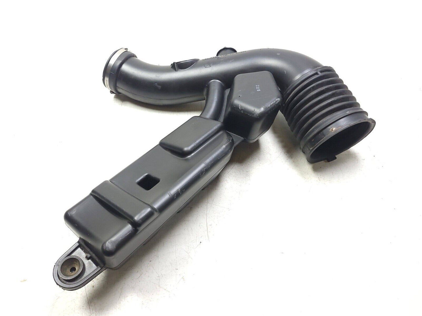 2016 - 2022 Dodge Durango Engine Air Intake Hose Pipe 3.6l OEM