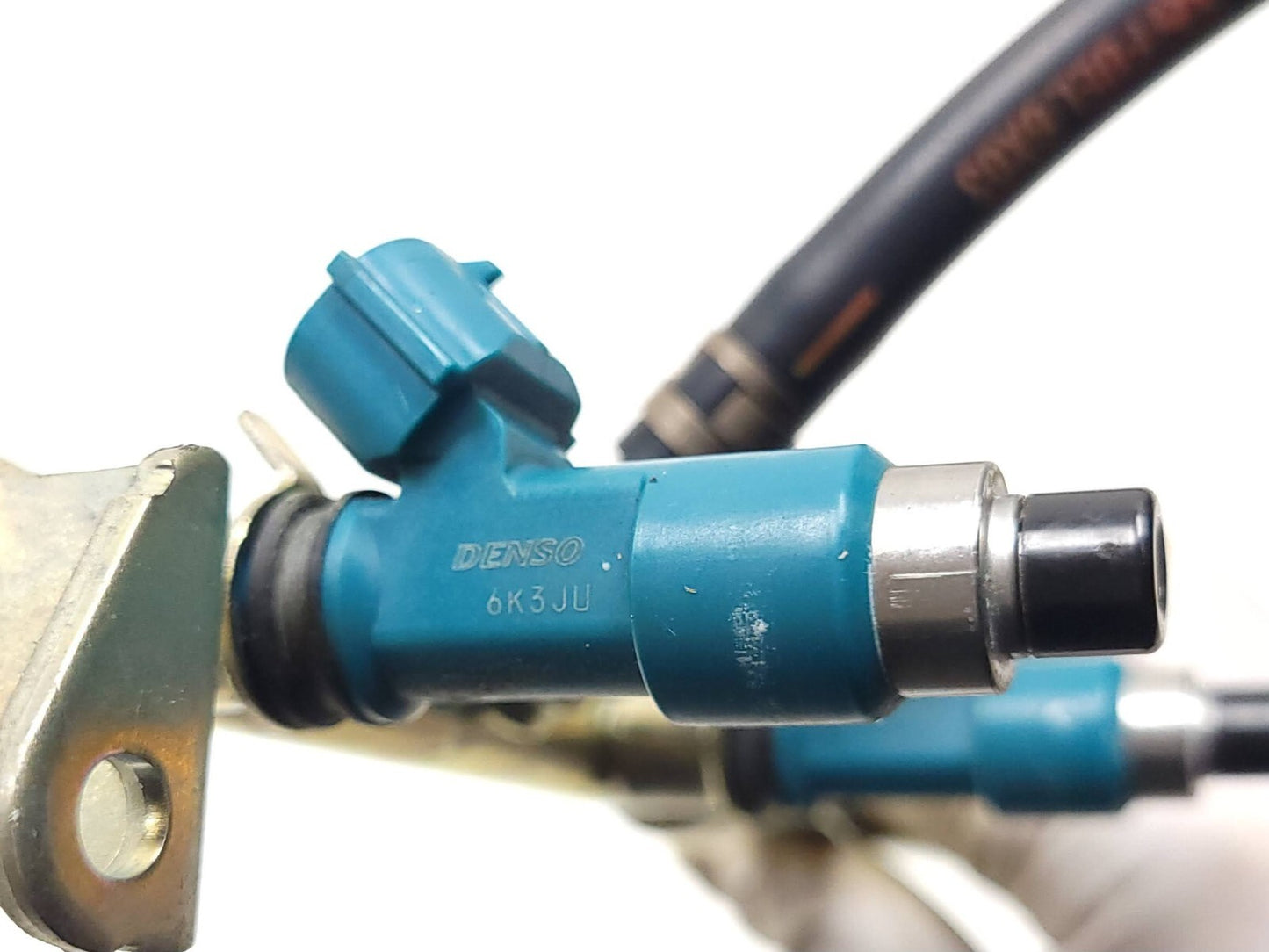 2004 - 2007 Honda Cbr1000rr Fuel Rail & Injectors W/ Hose OEM