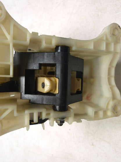 2013 Hyundai Genesis Automatic Gear Shifter Selector Lever OEM