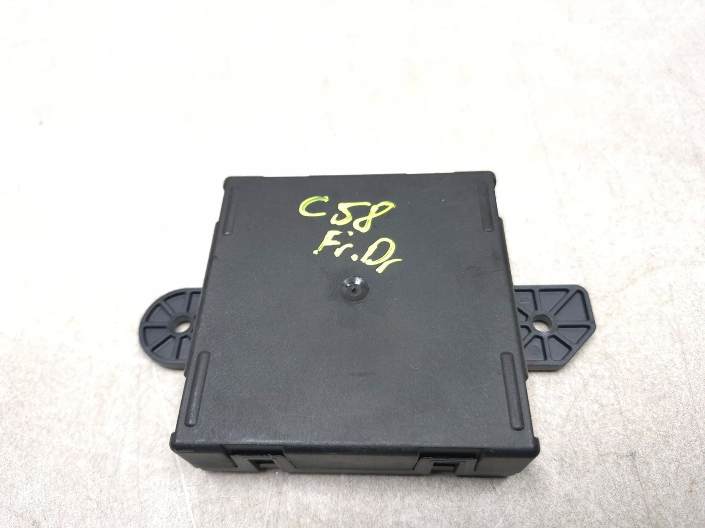2018 Chrysler 300 Limited AWD Driver Side Front Door Control Module OEM