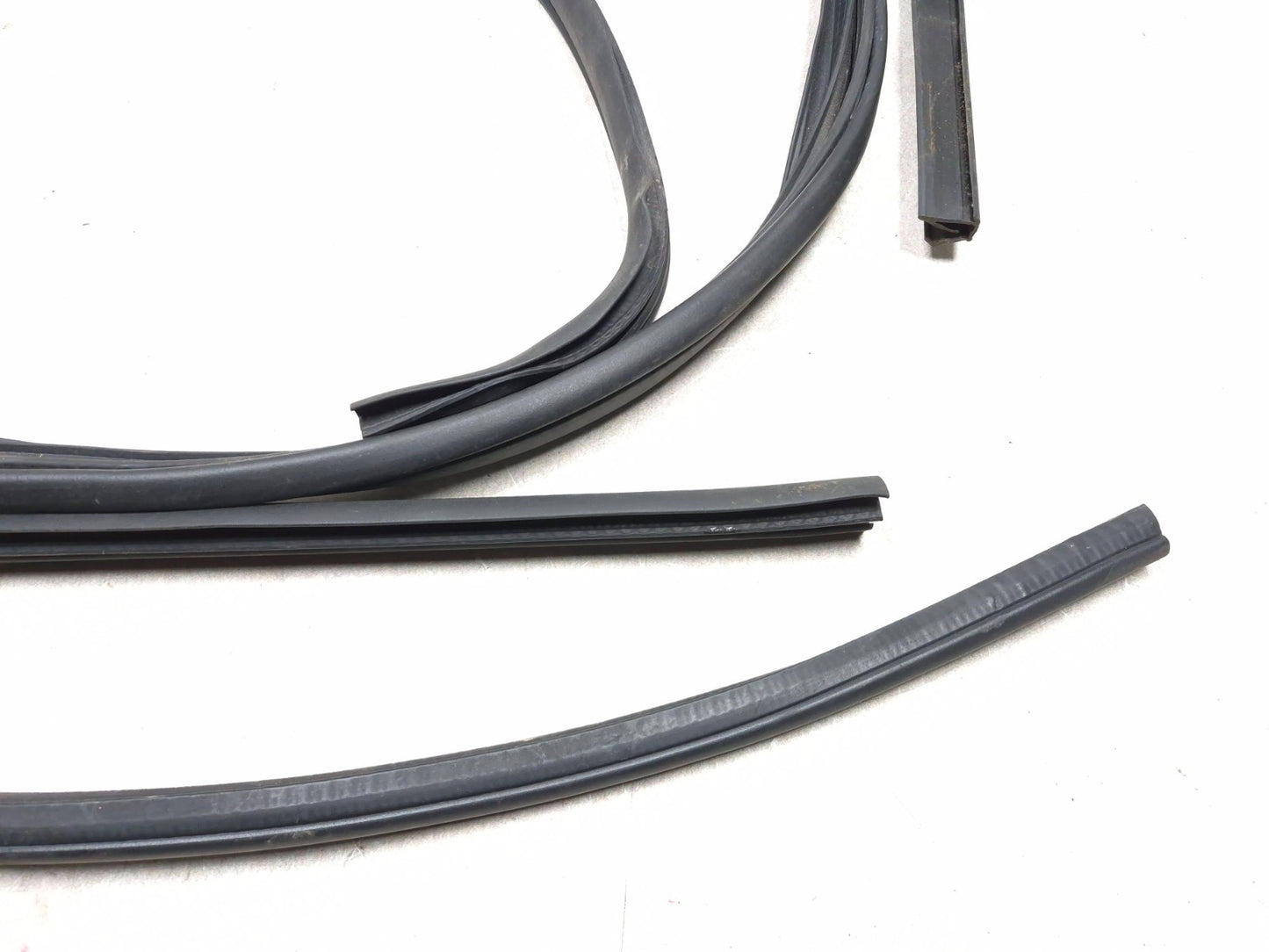 2013 Dodge Grand Caravan Rear Door Weatherstrip Seal Right Passenger Side Oem✅