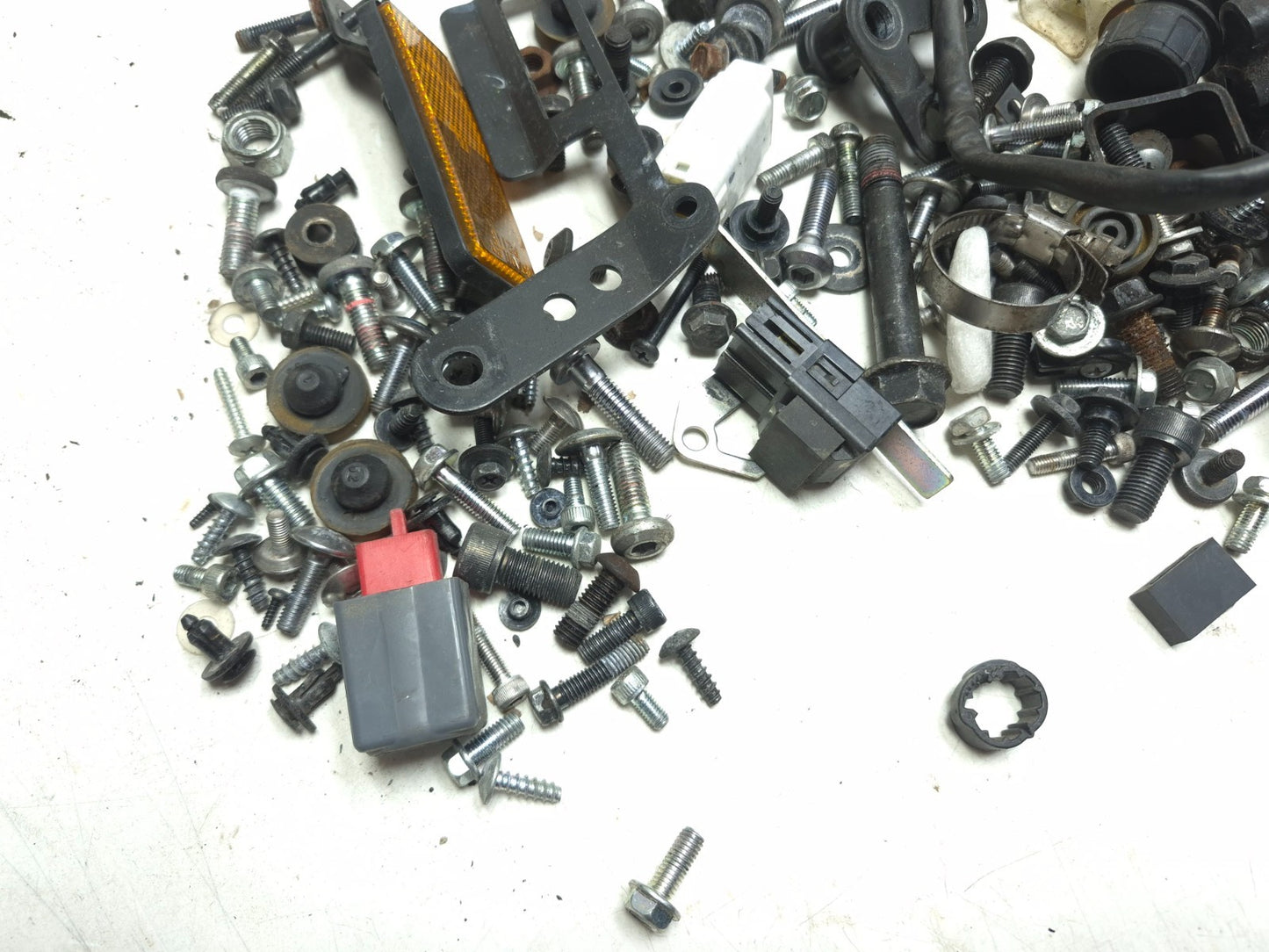 2016 Yamaha Yzf R3 Misc Bolt & Hardware Bracket OEM