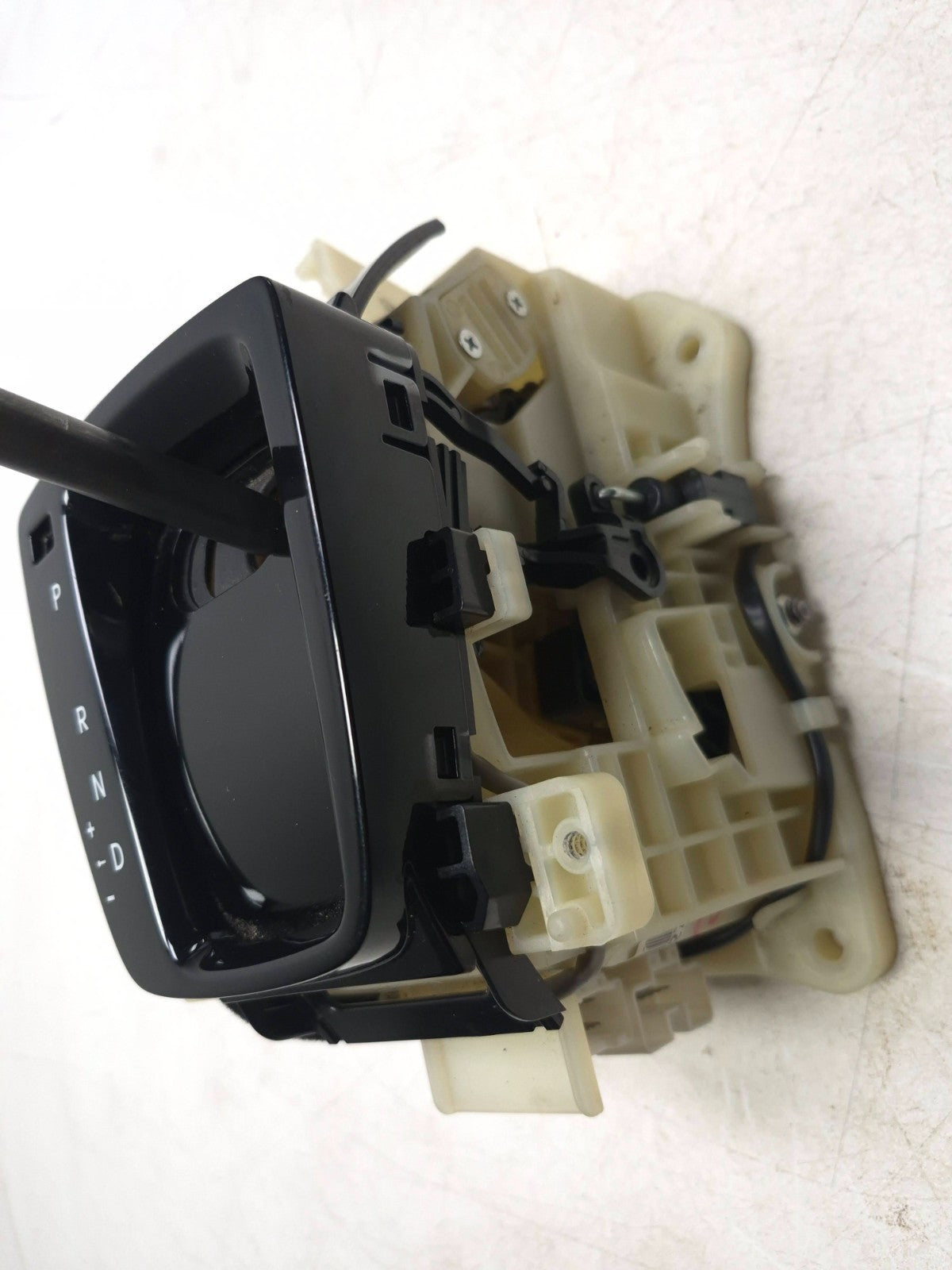 2013 Hyundai Genesis Automatic Gear Shifter Selector Lever OEM