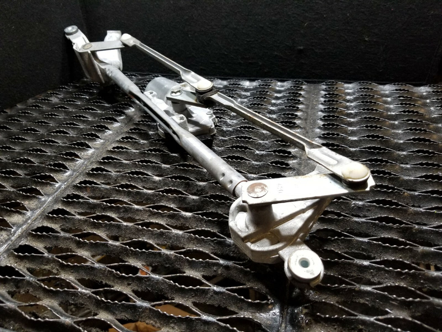 2012 Subaru Forester Windshield Wiper Motor W/ Linkage OEM