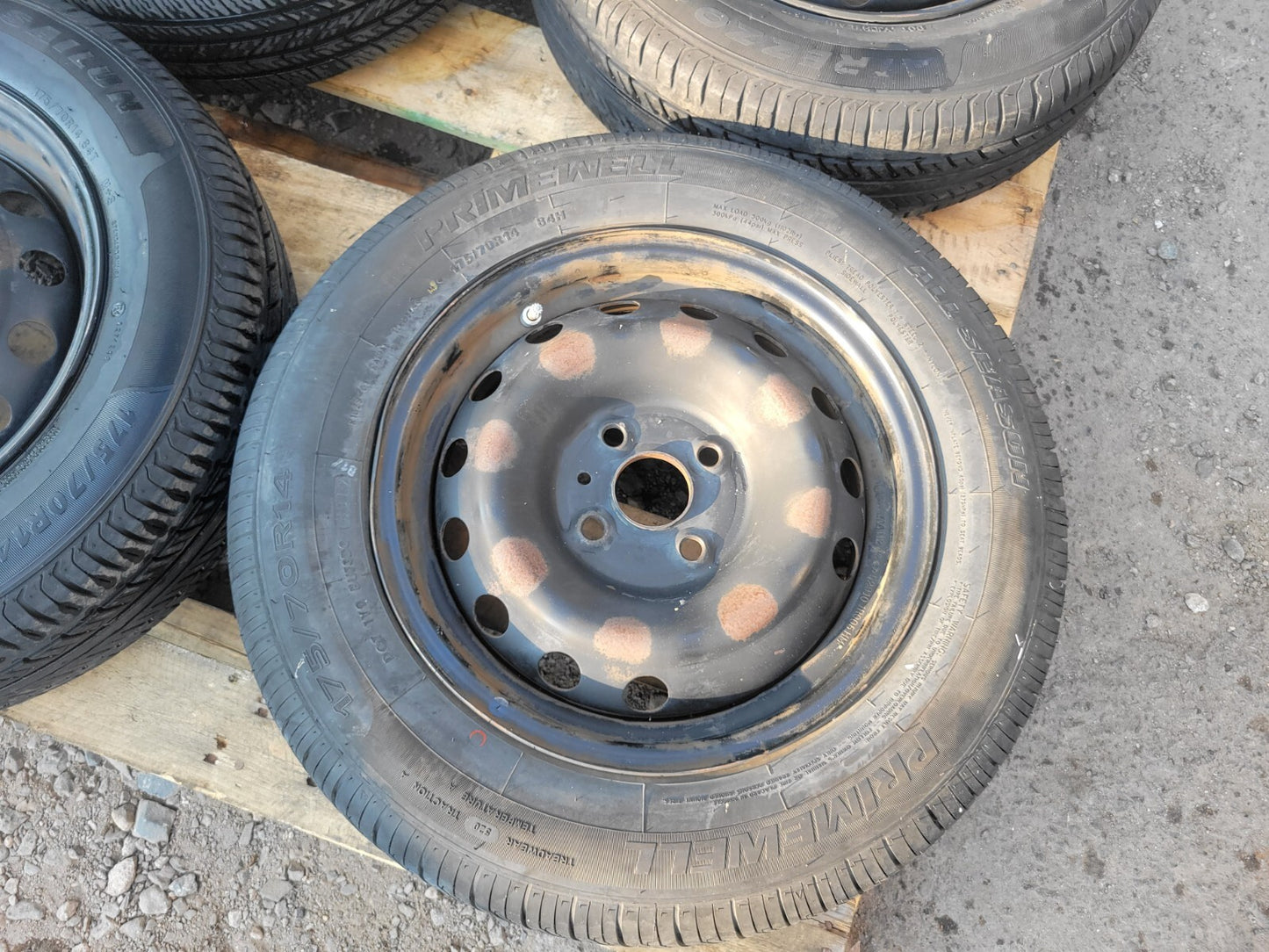 2017 Hyundai Accent Wheel Rim W/ Tire Primewell 175/70r14 4pcs OEM