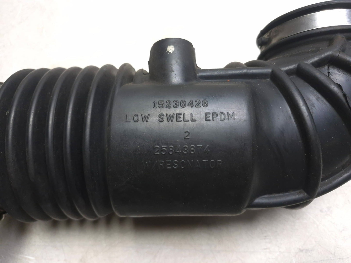 2011 Cadillac Сts 3.6l Air Cleaner Intake Tube Hose OEM