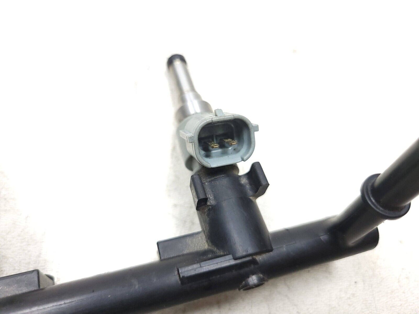 2015 - 2018 Yamaha Yzf-r3 Yzfr3 Fuel Rail W/ Injectors OEM