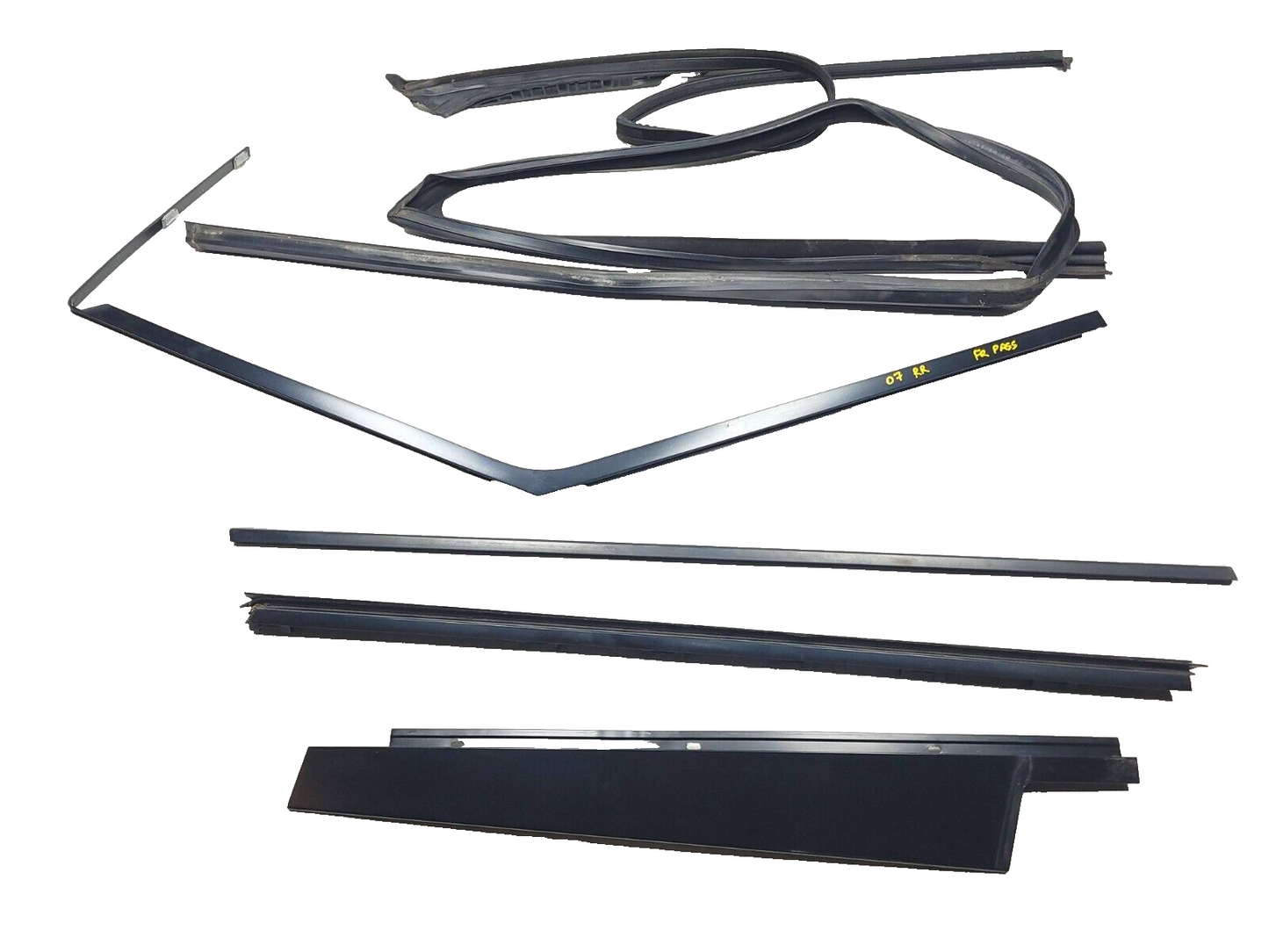 2007 Range Rover Front Door Molding & Weatherstrip Seal Passenger Side Right OEM