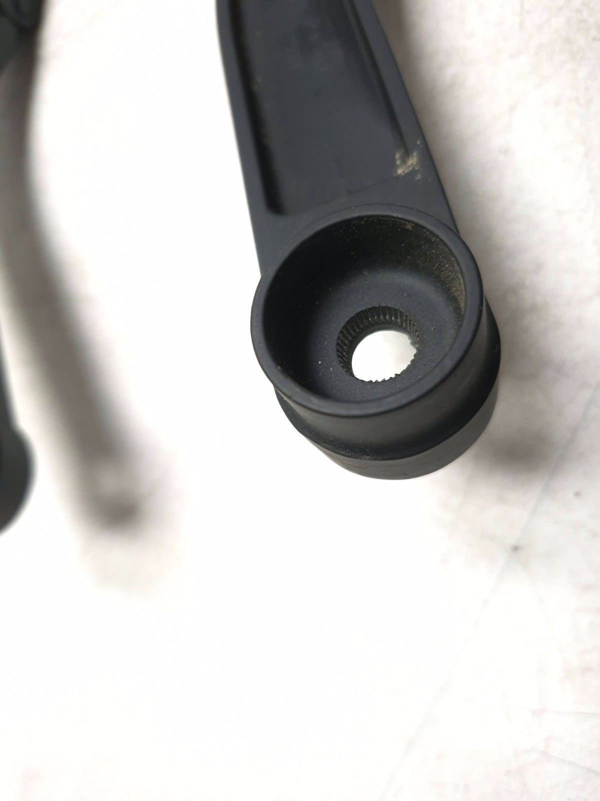 2013 Hyundai Genesis Coupe Windshield Wiper Arm  Left & Right Pair OEM