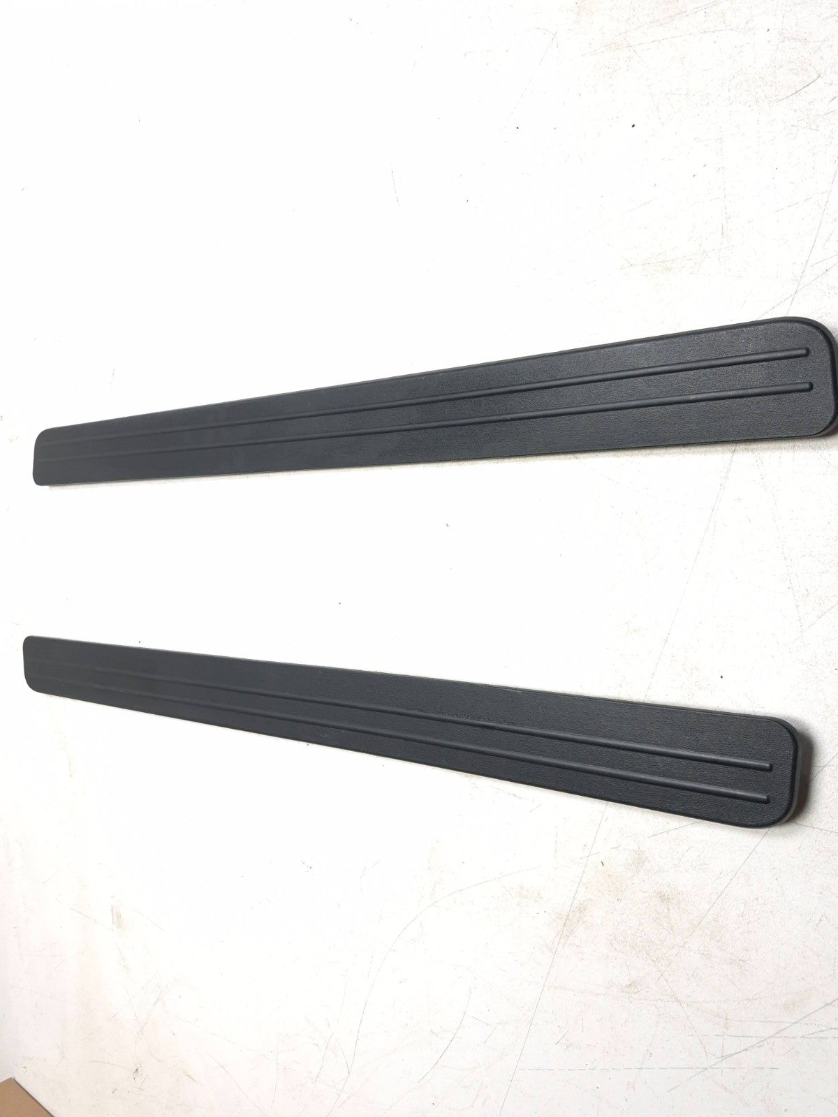 2013 Hyundai Genesis Door Sill Scuff Trim Cover Left & Right OEM