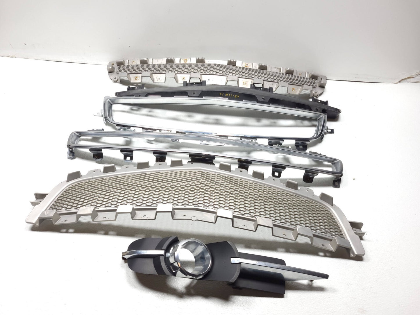 2010 Chevrolet Malibu Front Grille Chrome Trim OEM