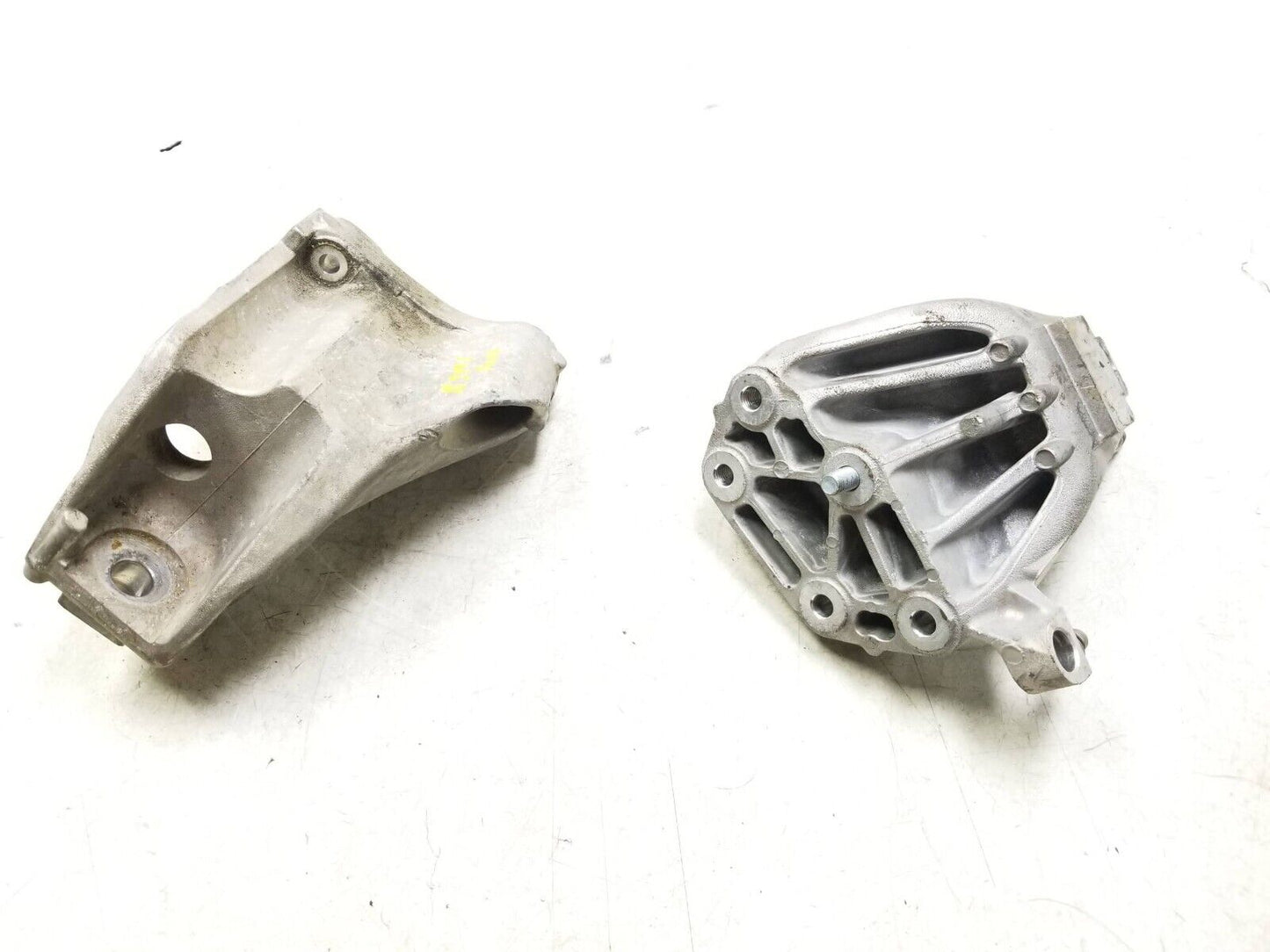 2017-2019 Alfa  Romeo Stelvio Motor Mount Bracket 2.0l OEM