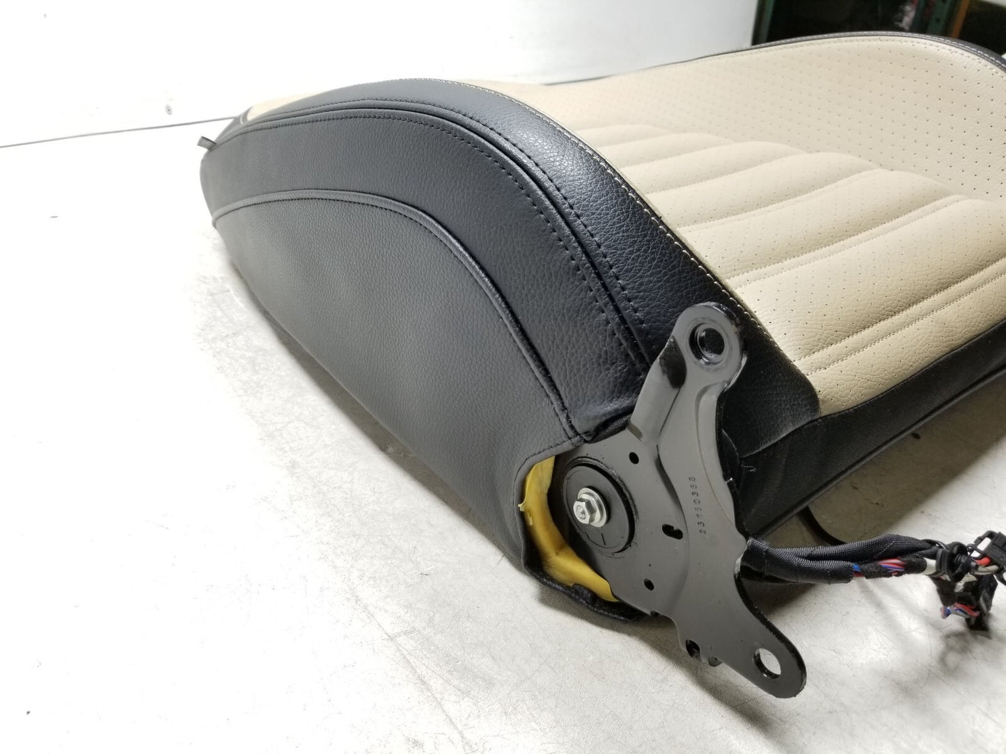 2016 Volkswagen Cc Front Seat Back Backrest Upper Passenger Right OEM