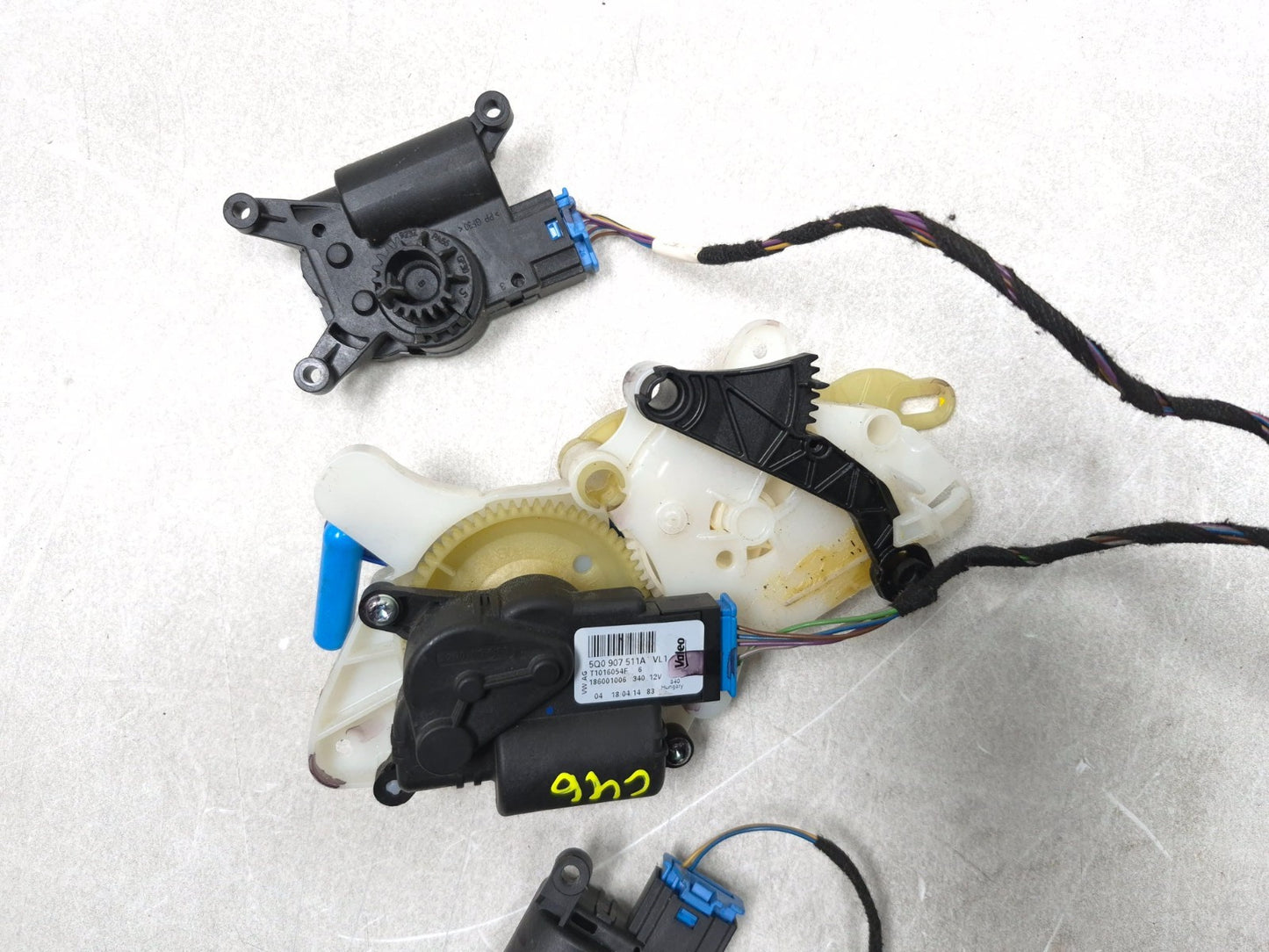 2015 Volkswagen Golf HVAC Flap Motor Door Actuator & Wiring Harness  OEM
