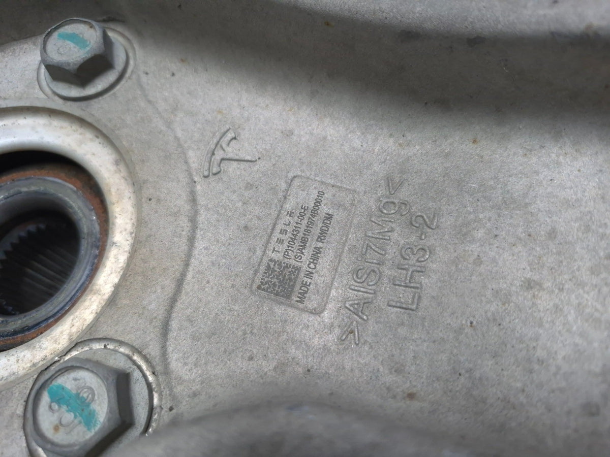 2018 Tesla Model 3 Front Spindle Knuckle W/ Hub Driver Side 1044311-00-e OEM