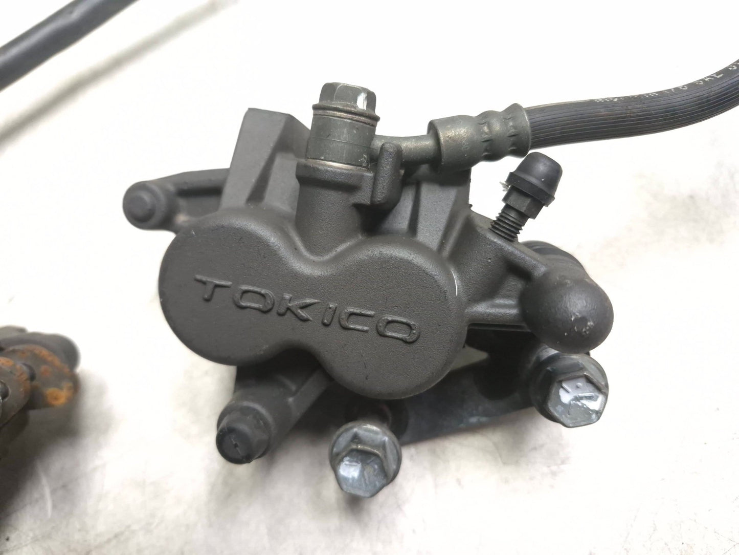 2006 Suzuki Katana Gsx600f Front Left & Right Brake Caliper Pair OEM