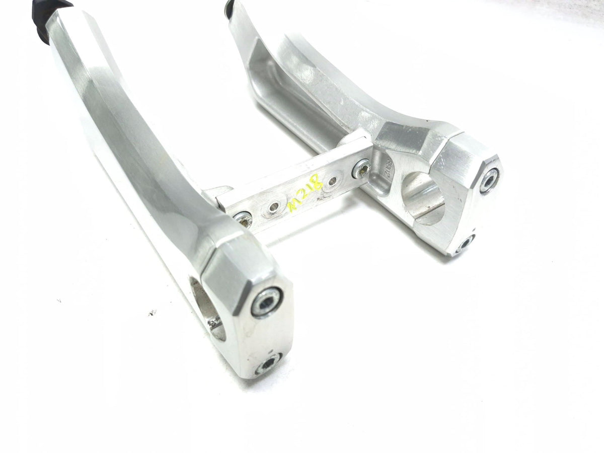 2009 Suzuki Boulevard M109r Vzr1800 Handlebar Riser Holder Left & Right OEM