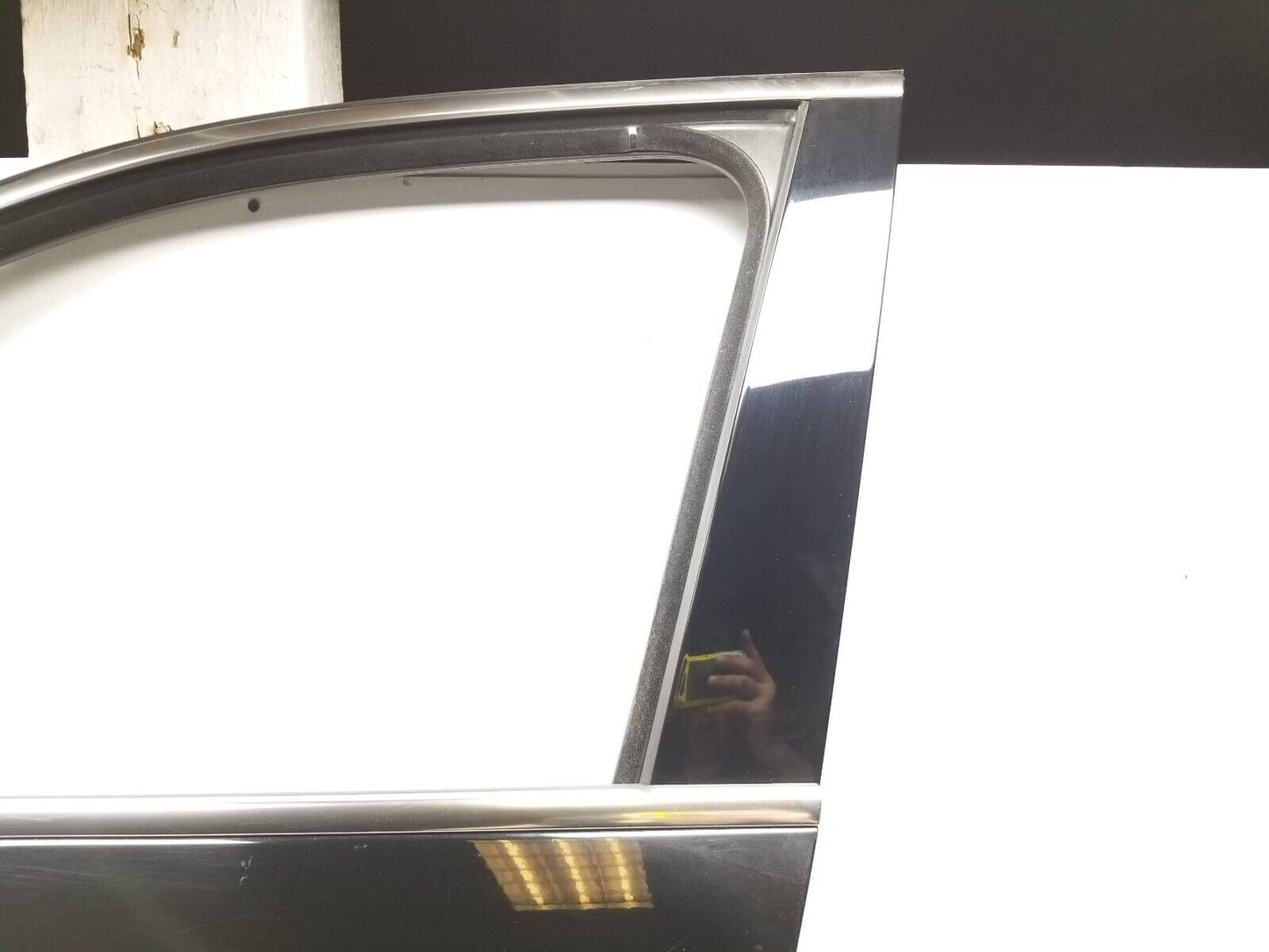 11-17 Porsche Cayenne Front Driver Door Shell (paint: A1a1 ) ✅
