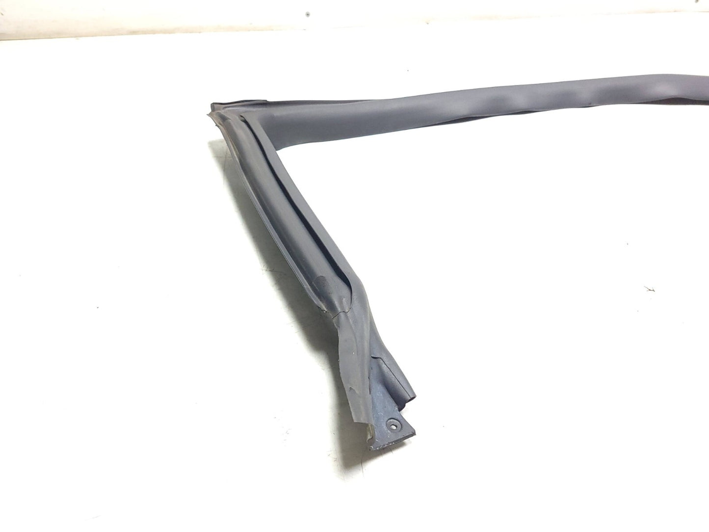 2009 - 2013 Hyundai Genesis Coupe Upper Door Glass Weatherstrip Left & Right OEM