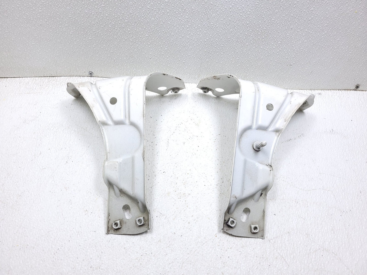 09 10 11 12 Volkswagen Cc Front Fender Mount Bracket Left & Rigth Pair OEM