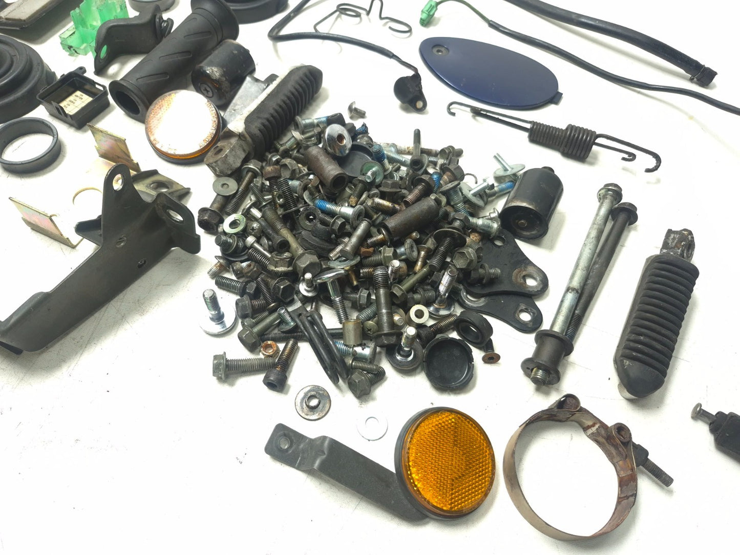 1999 Suzuki Katana 750 Gsx750f Misc Bolt & Hardware Bracket OEM