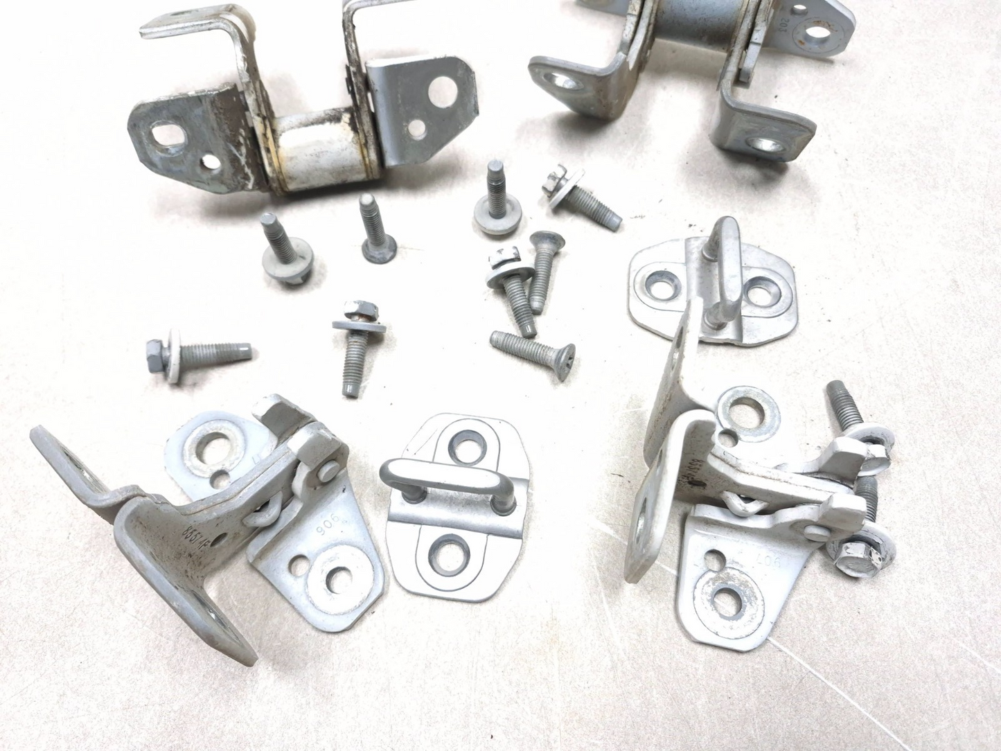 2018 Chrysler 300 Limited AWD Door Hinge Front & Rear Passenger Side Right OEM