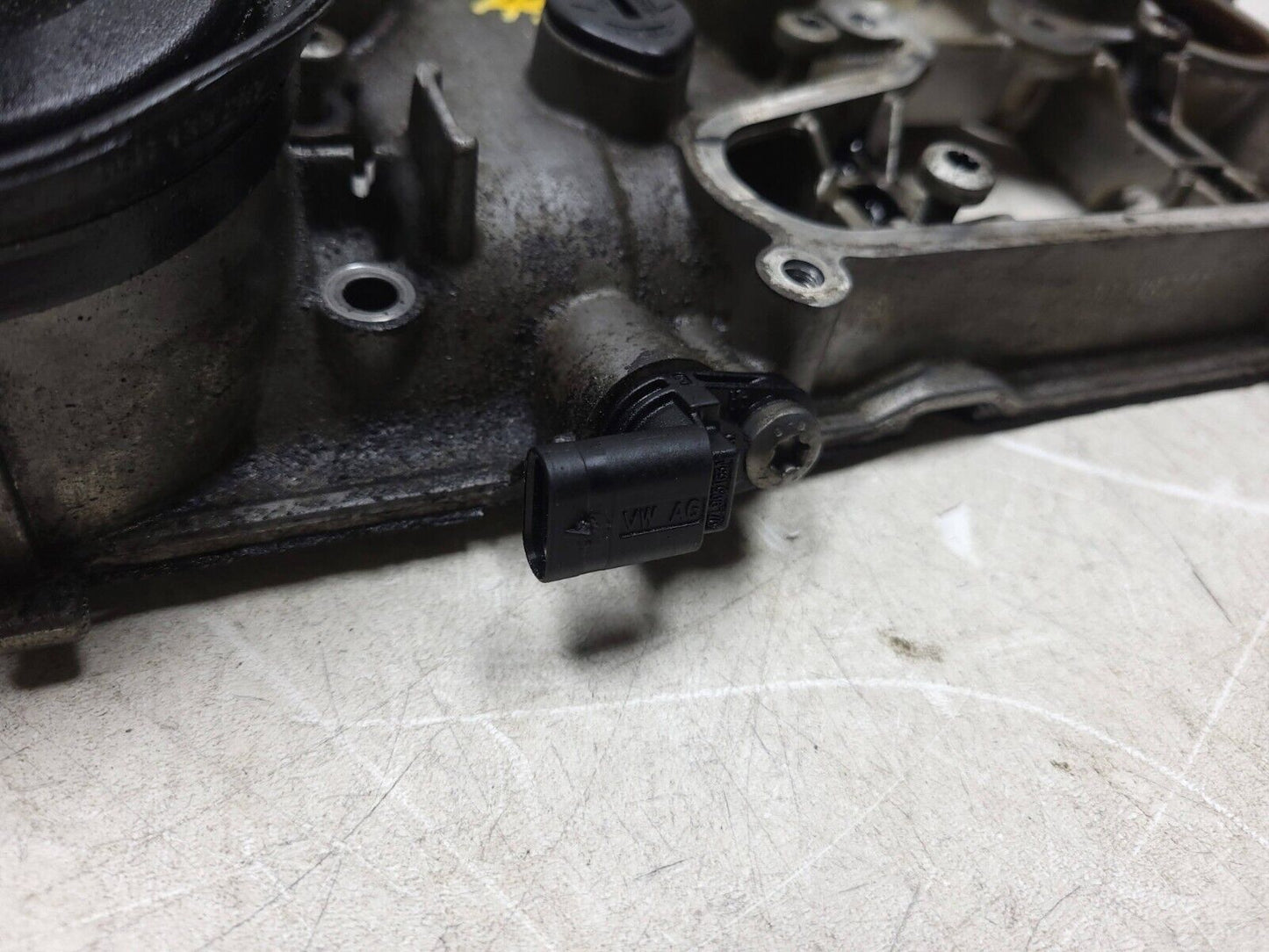 2009 - 2012 Audi A4 Quattro Engine Motor Valve Cylinder Head Cover   2.0t OEM