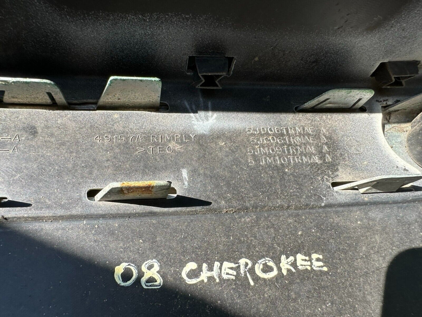06 07 08 09 10 Jeep Grand Cherokee 5.7l Rear Bumper Cover OEM * Paint: Pw1 * ✅