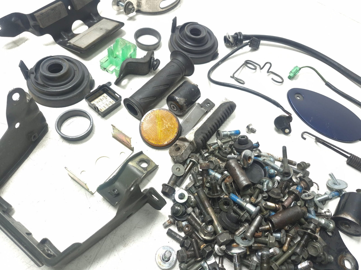 1999 Suzuki Katana 750 Gsx750f Misc Bolt & Hardware Bracket OEM
