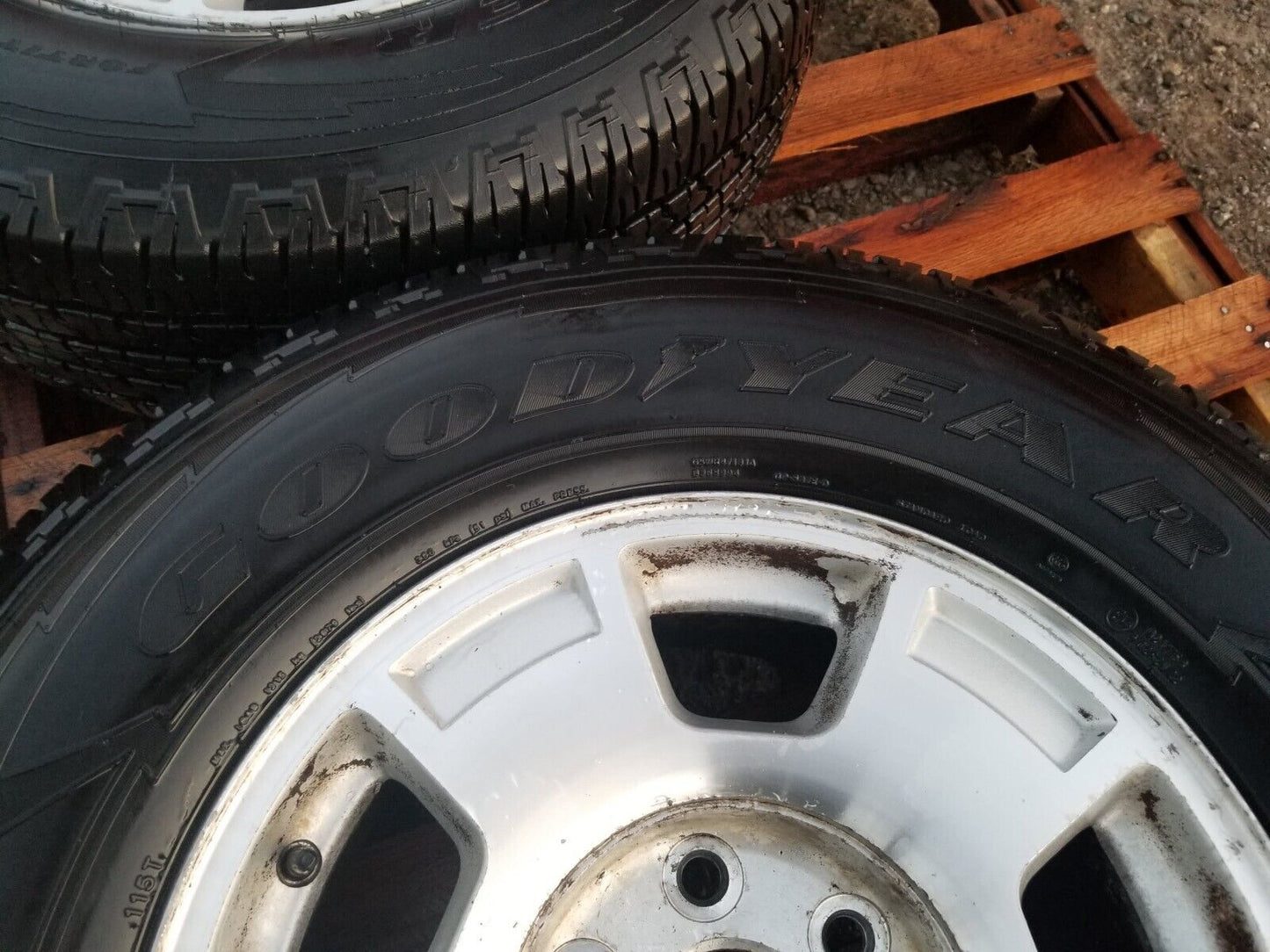 10-14 Chevrolet Suburban Wheel Goodyear Wrangler 265/70r17 11.5/32" 4pcs OEM